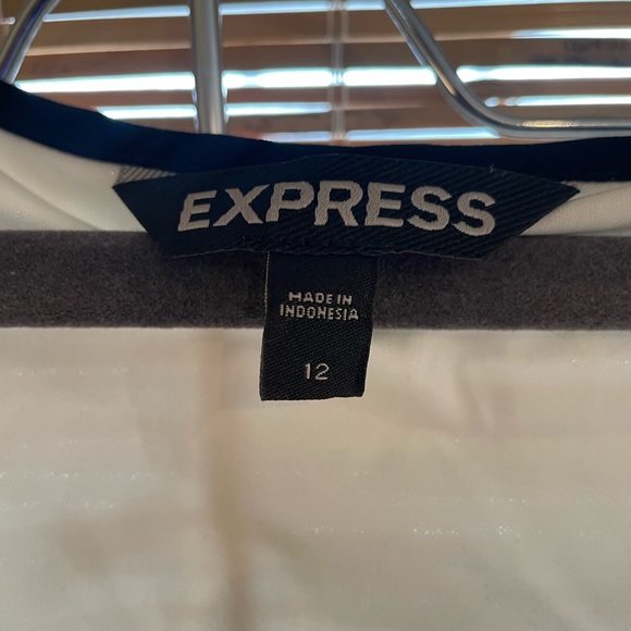 Express dress - lace hem - Picture 2 of 2